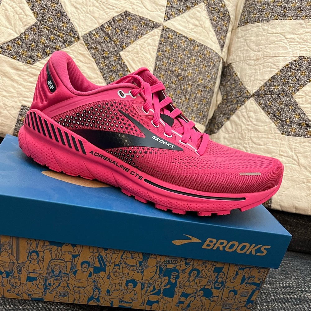 NIB Brooks Adrenaline GTS 22, size 9